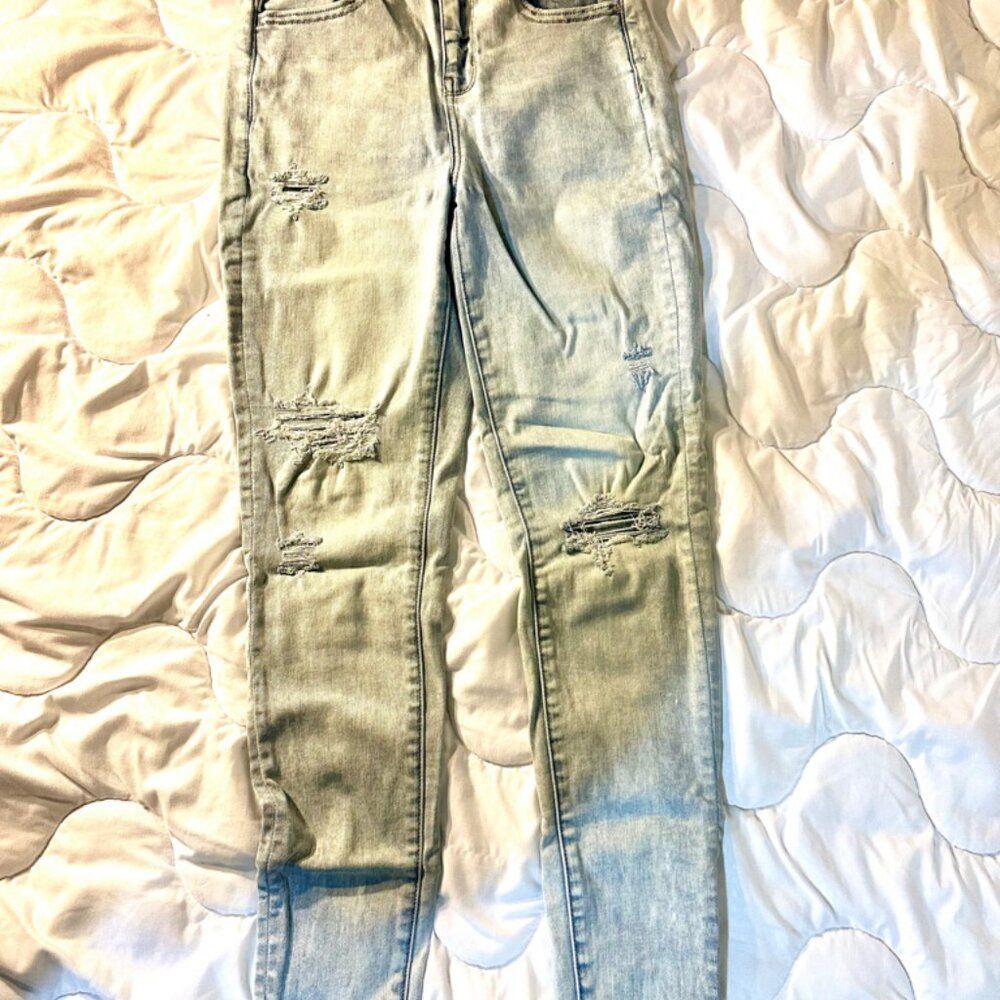 Light-Wash American Eagle Jeans Size 4 Regular Inseam 27 inches straight